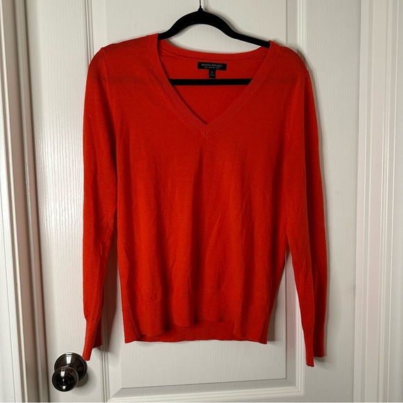 Banana Republic 100% Extra Fine Merino Wool Orange/Red V-Neck Long-Sleeve - Picture 1 of 6